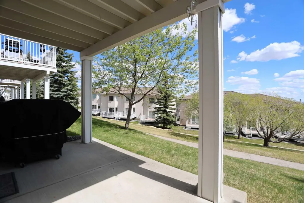 92 Hamptons Link NW Calgary AB T3A 5V9