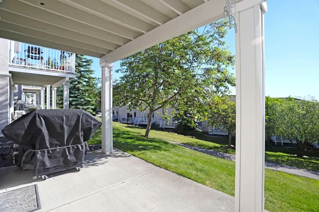92 Hamptons Link NW Calgary AB T3A 5V9