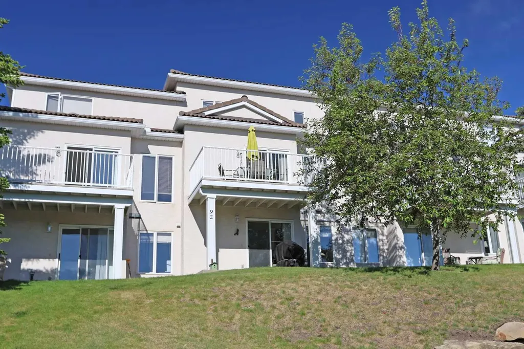 92 Hamptons Link NW Calgary AB T3A 5V9