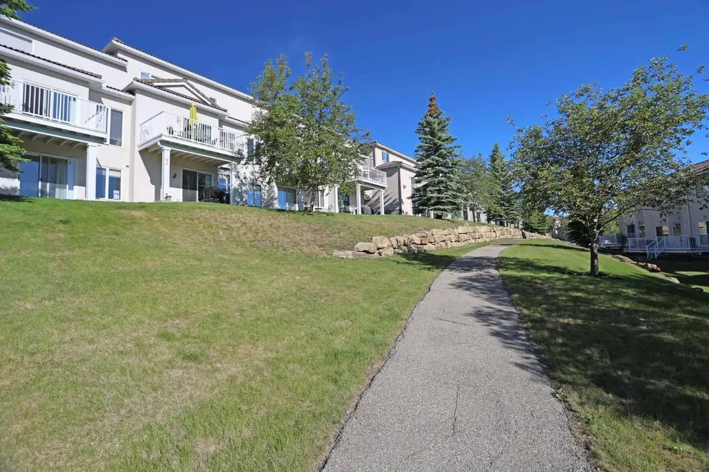 92 Hamptons Link NW Calgary AB T3A 5V9