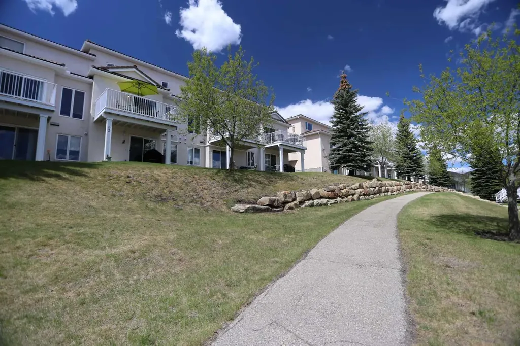 92 Hamptons Link NW Calgary AB T3A 5V9