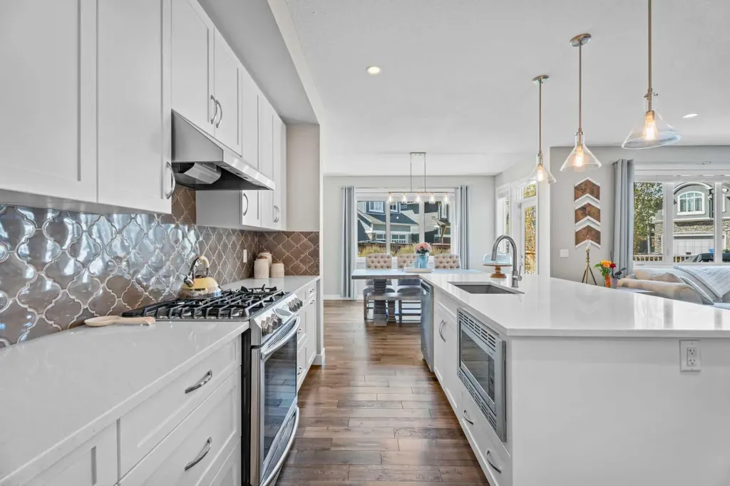 19 Masters Mews SE Calgary AB T3M 2B4