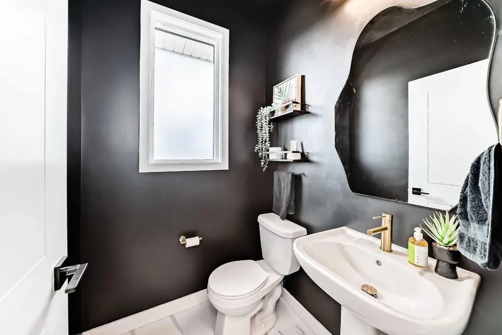 3 Agate Road Cochrane AB T4C 3B9