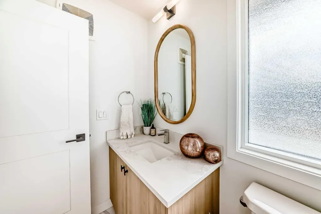 3 Agate Road Cochrane AB T4C 3B9
