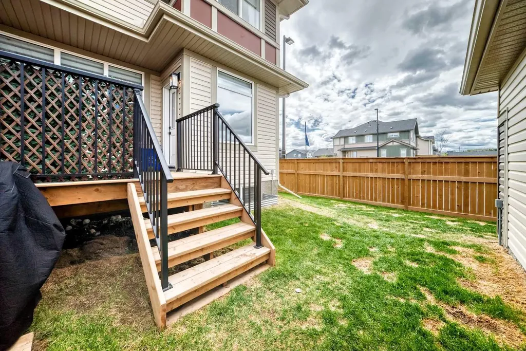 3 Agate Road Cochrane AB T4C 3B9
