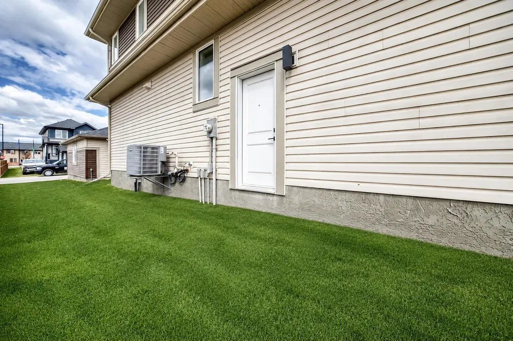3 Agate Road Cochrane AB T4C 3B9