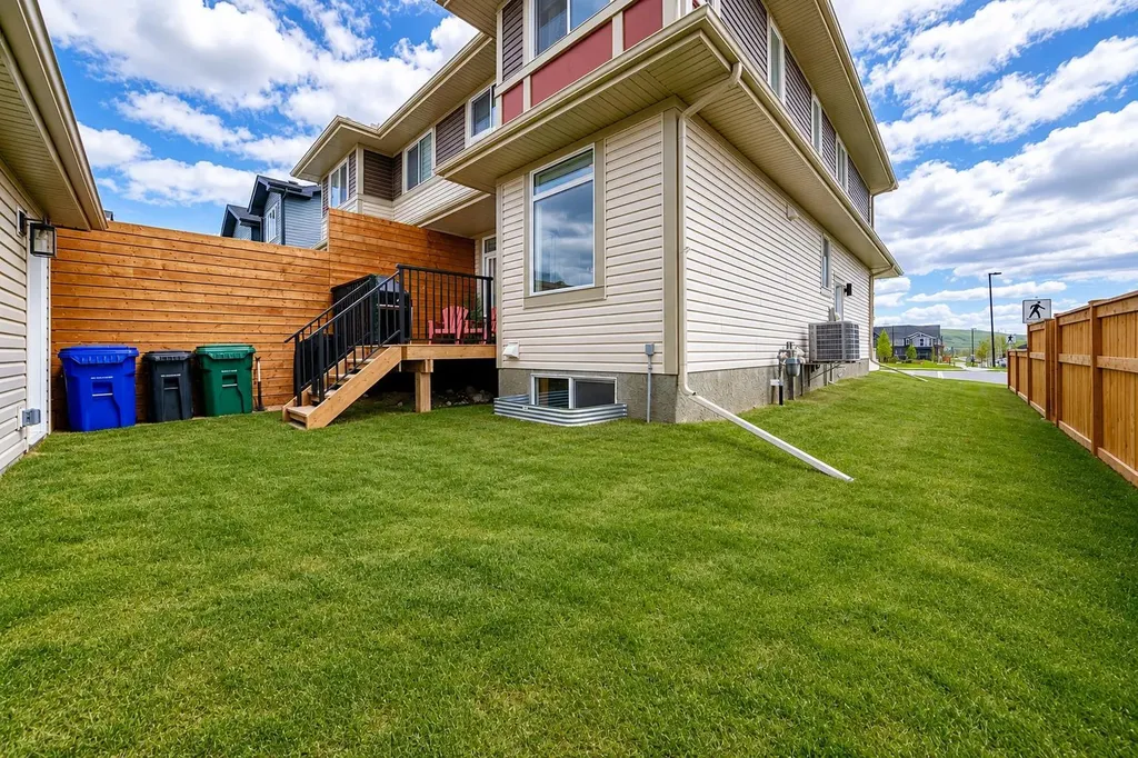 3 Agate Road Cochrane AB T4C 3B9