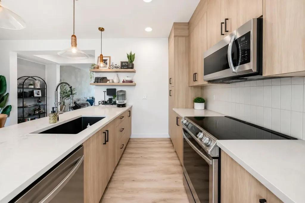 3 Agate Road Cochrane AB T4C 3B9