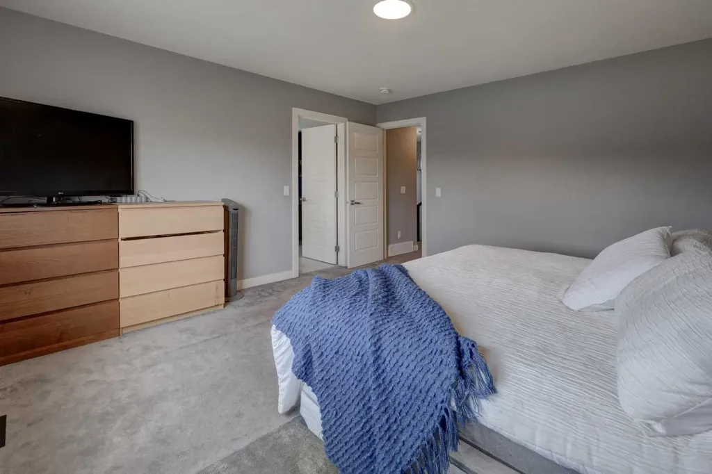 154 Amblehurst Way NW Calgary AB T3P 2A1