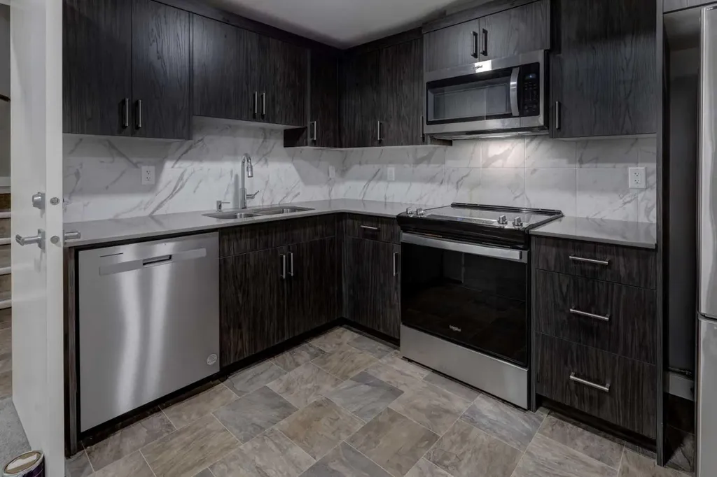 154 Amblehurst Way NW Calgary AB T3P 2A1