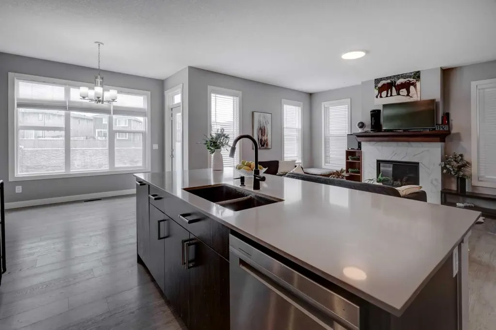 154 Amblehurst Way NW Calgary AB T3P 2A1