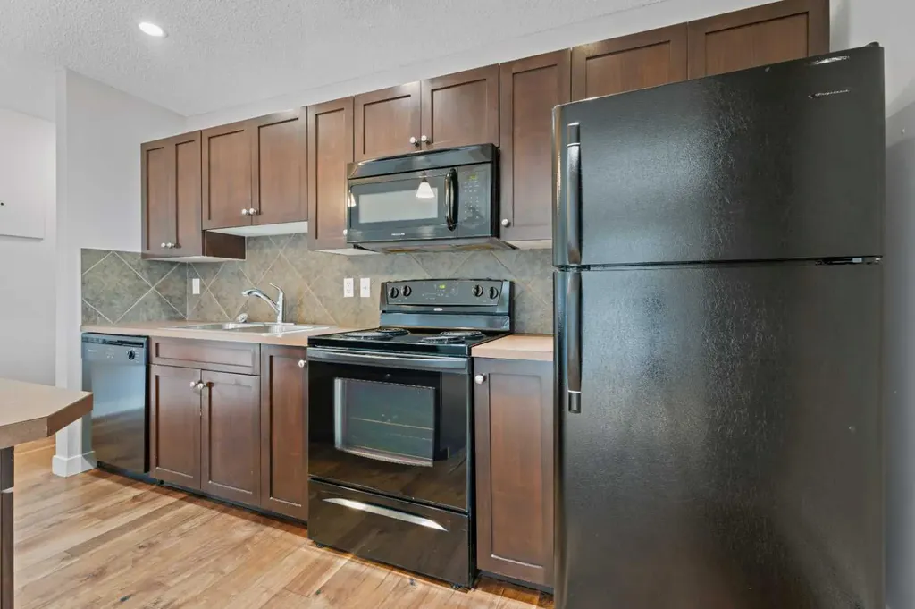 1828 12 Avenue SW Calgary AB T3C 0R6