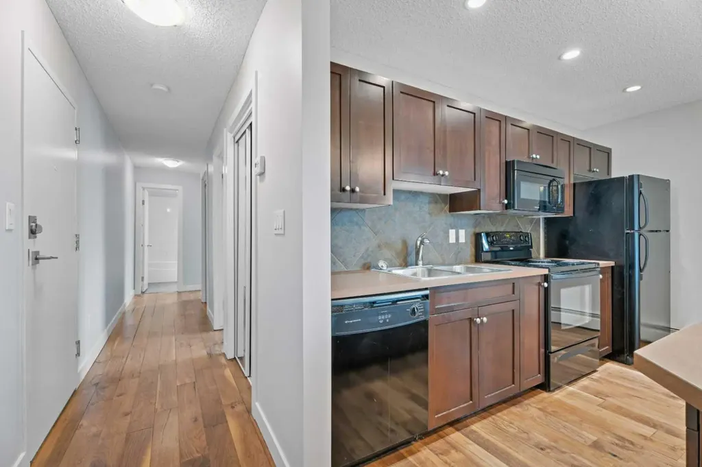 1828 12 Avenue SW Calgary AB T3C 0R6