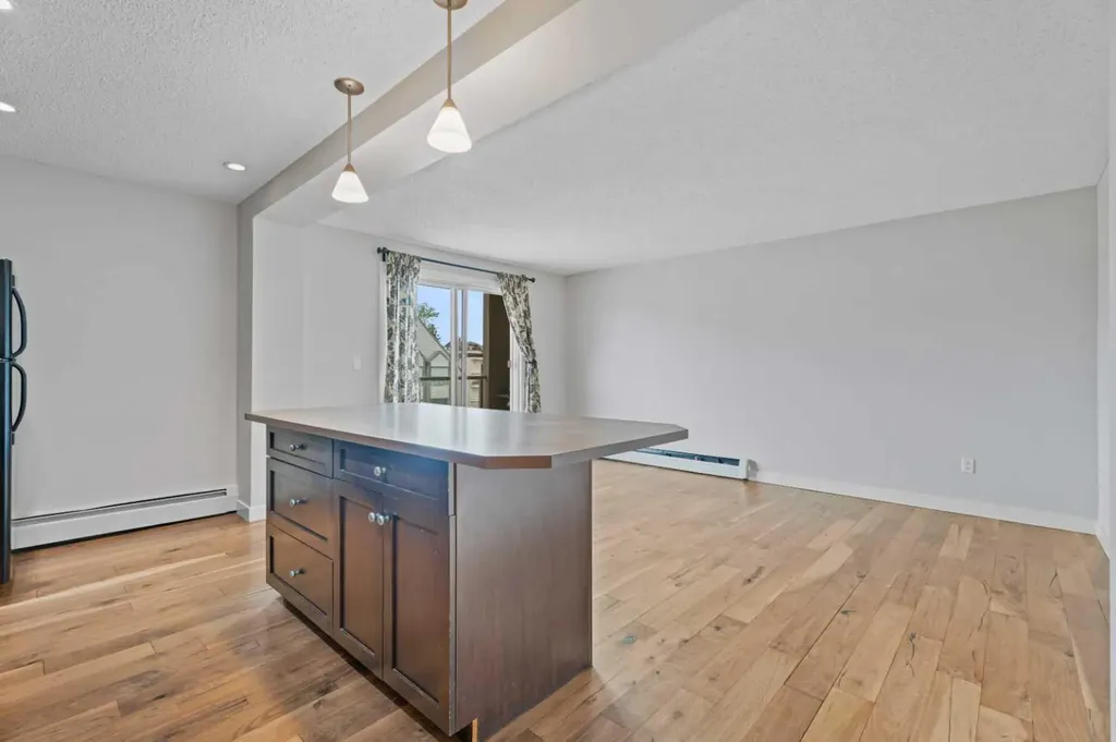 1828 12 Avenue SW Calgary AB T3C 0R6