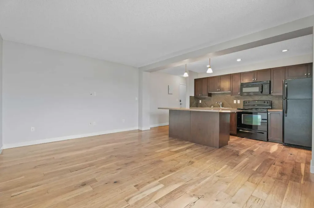 1828 12 Avenue SW Calgary AB T3C 0R6