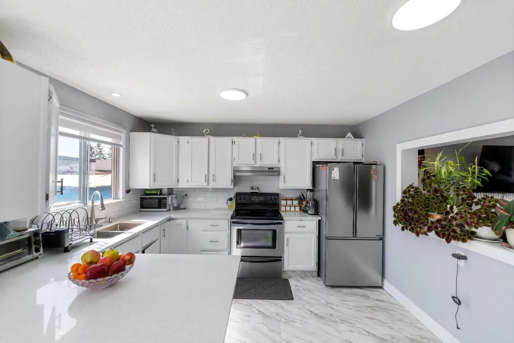 35 Templemont Drive NE Calgary AB T1Y 4Z5