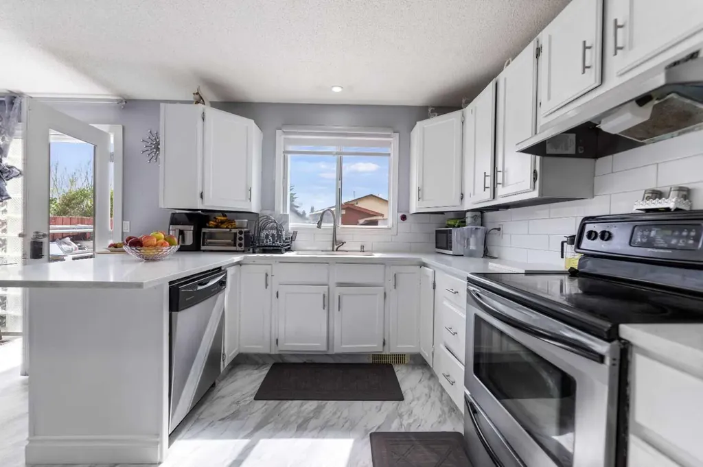 35 Templemont Drive NE Calgary AB T1Y 4Z5