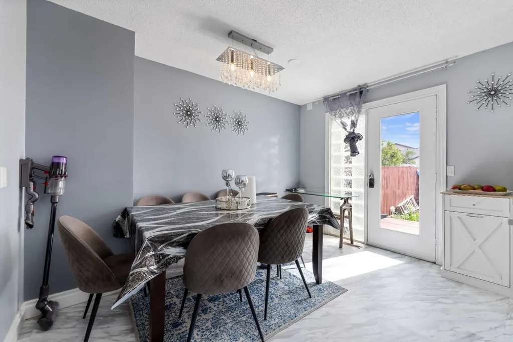 35 Templemont Drive NE Calgary AB T1Y 4Z5
