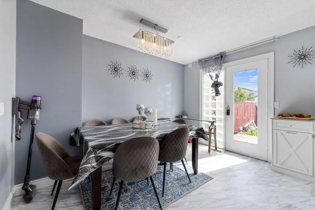 35 Templemont Drive NE Calgary AB T1Y 4Z5