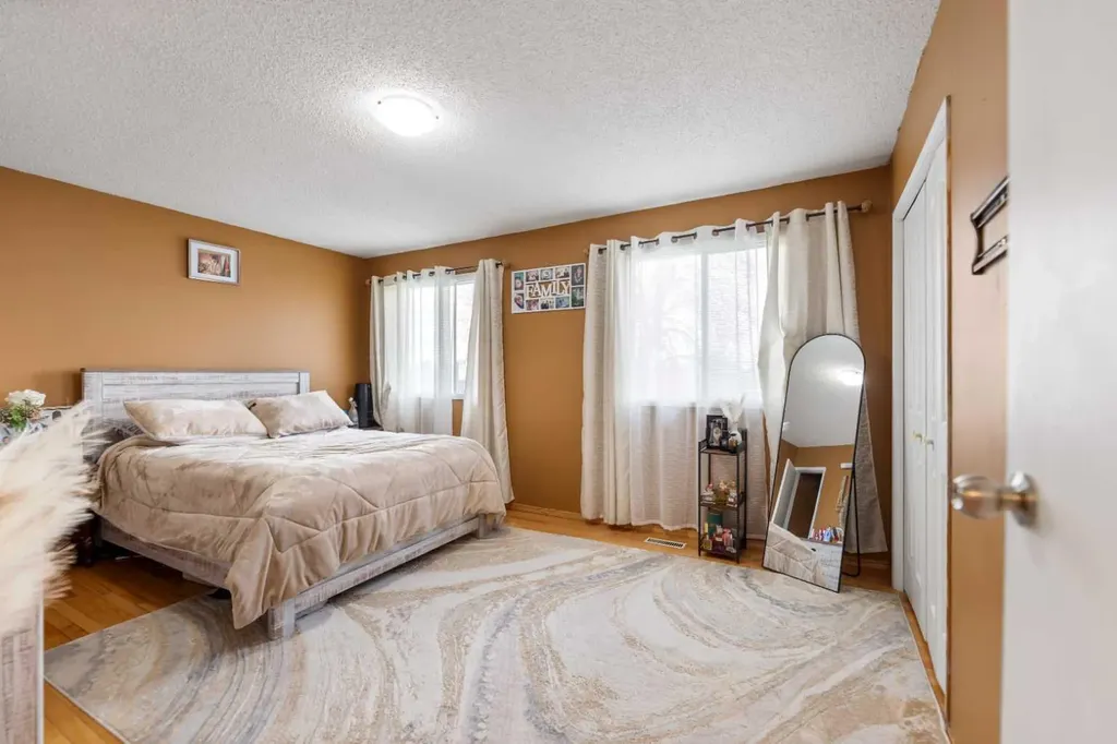 35 Templemont Drive NE Calgary AB T1Y 4Z5
