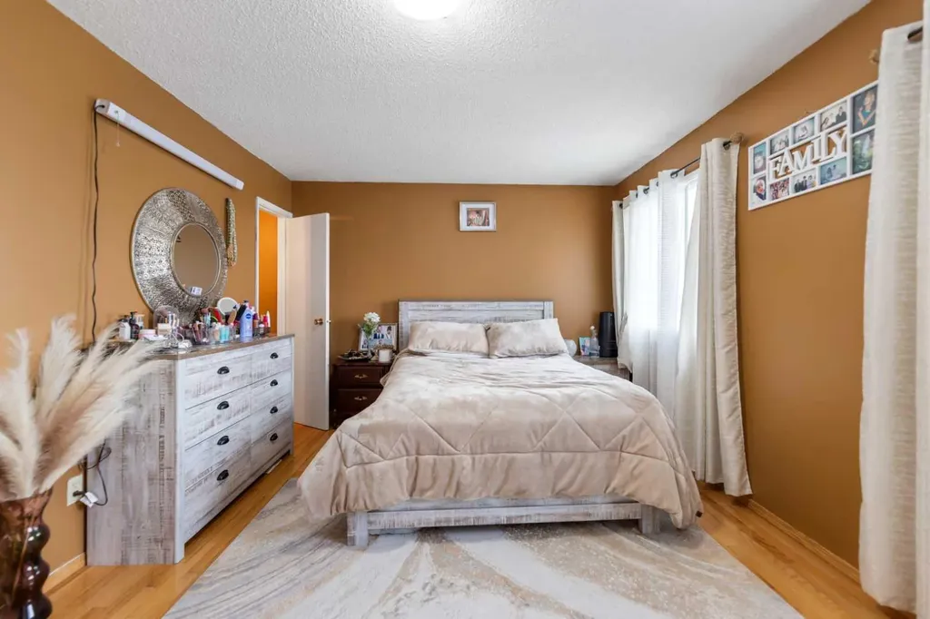 35 Templemont Drive NE Calgary AB T1Y 4Z5