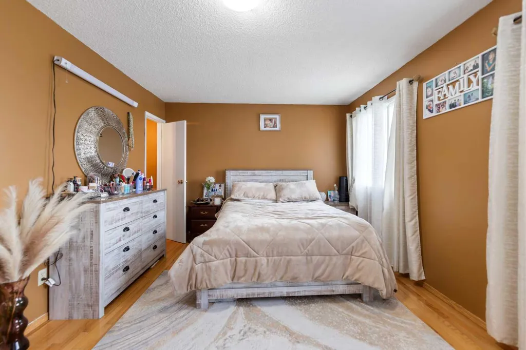 35 Templemont Drive NE Calgary AB T1Y 4Z5