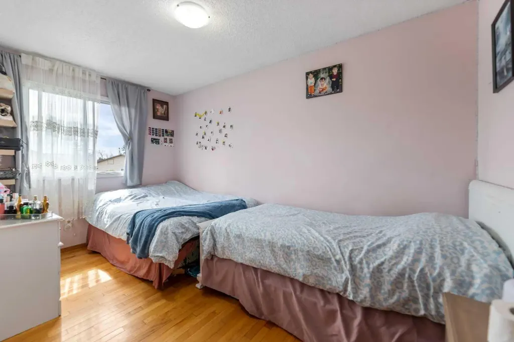 35 Templemont Drive NE Calgary AB T1Y 4Z5