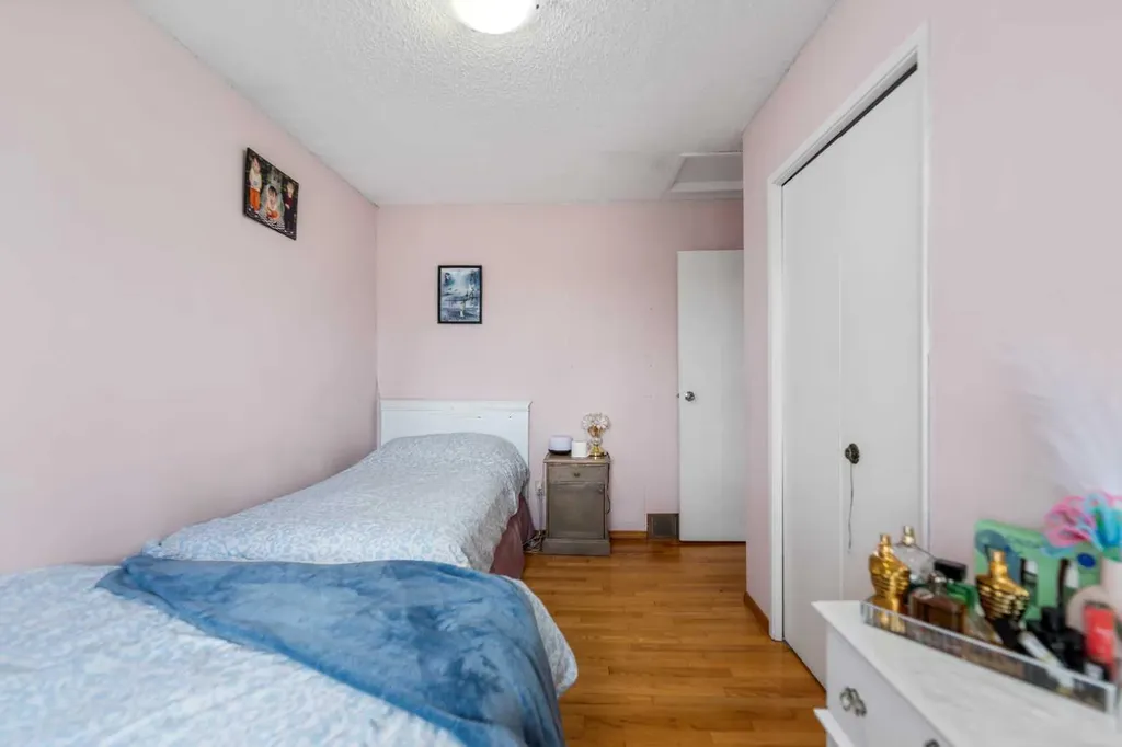 35 Templemont Drive NE Calgary AB T1Y 4Z5
