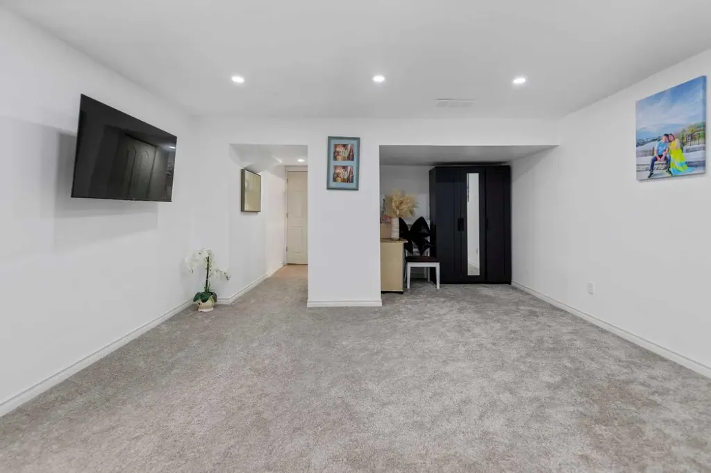 35 Templemont Drive NE Calgary AB T1Y 4Z5