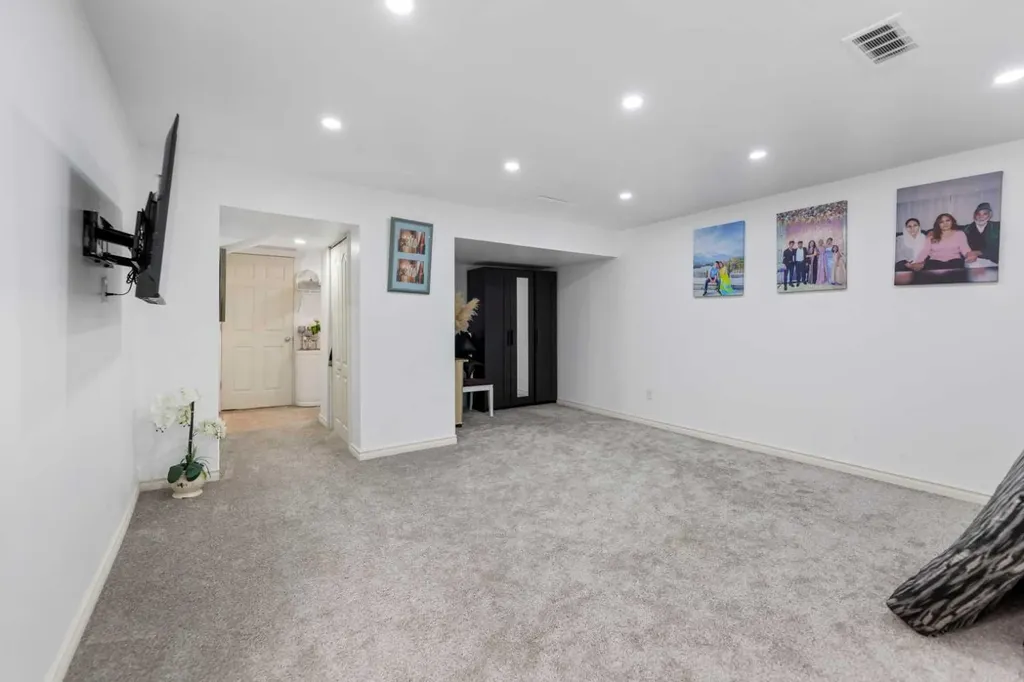 35 Templemont Drive NE Calgary AB T1Y 4Z5