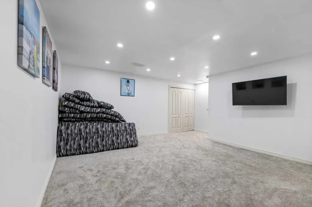 35 Templemont Drive NE Calgary AB T1Y 4Z5