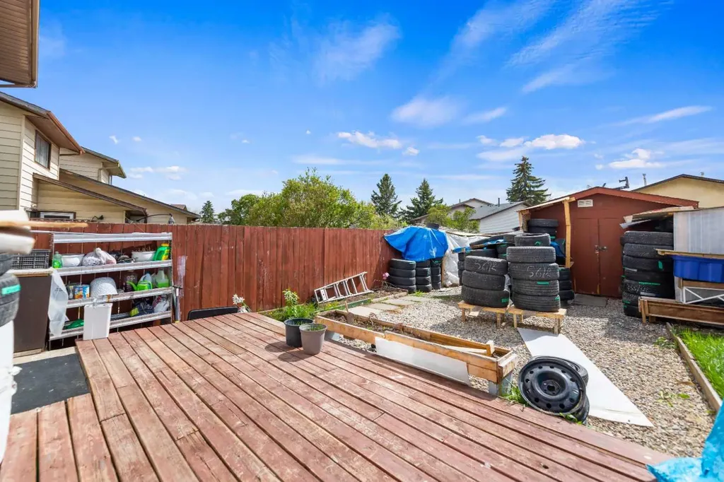 35 Templemont Drive NE Calgary AB T1Y 4Z5