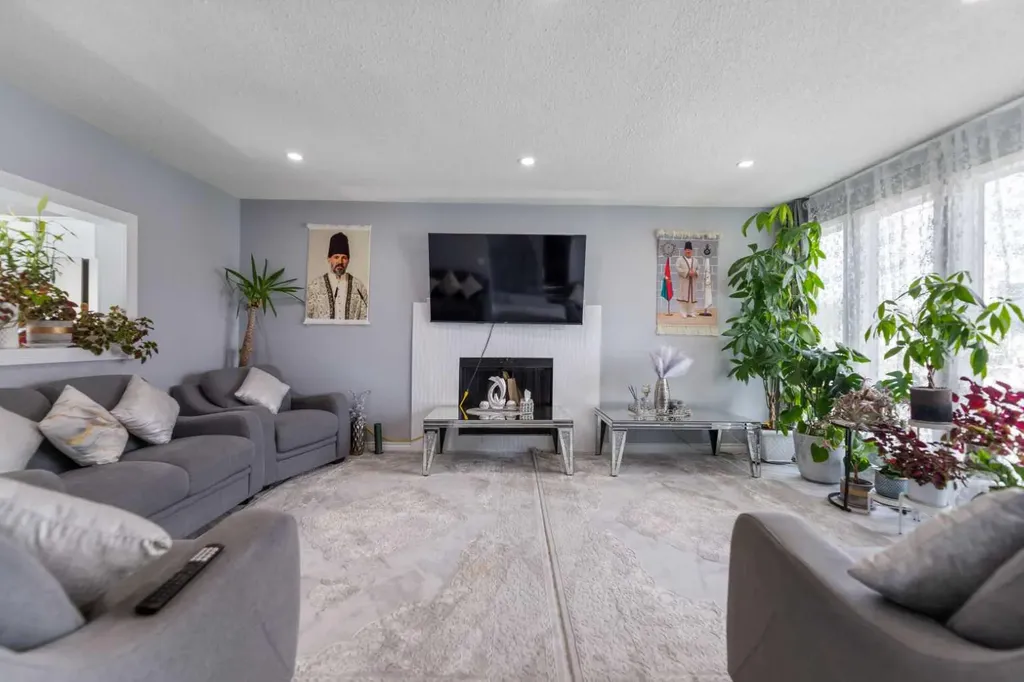35 Templemont Drive NE Calgary AB T1Y 4Z5