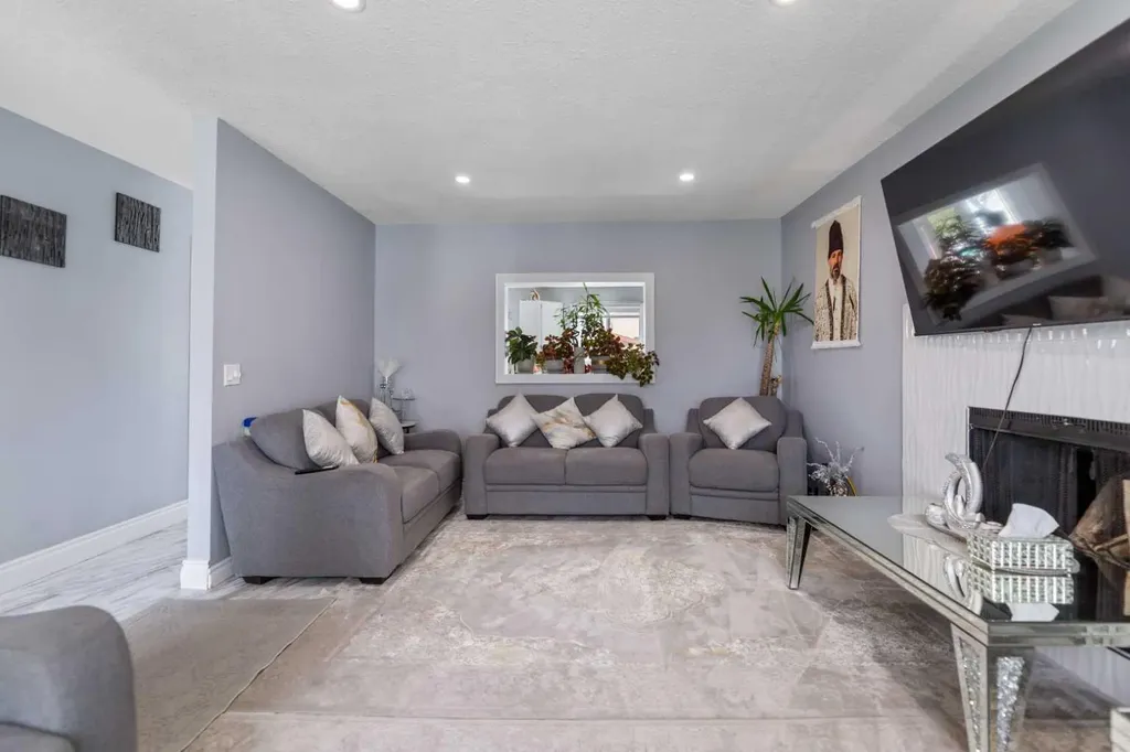 35 Templemont Drive NE Calgary AB T1Y 4Z5