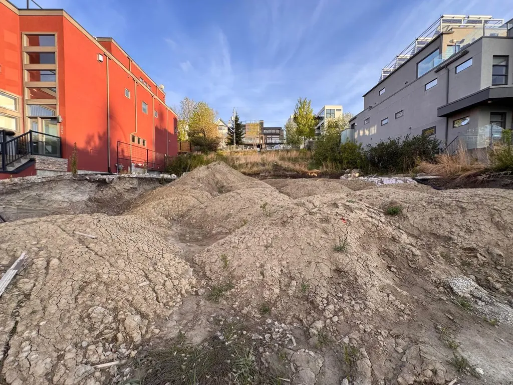 1931 28 Avenue SW Calgary AB T2T 1K2