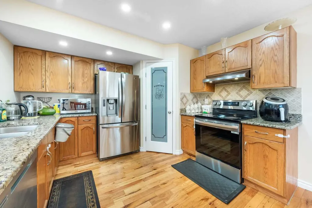 138 Panamount Crescent NW Calgary AB T3K 5L7