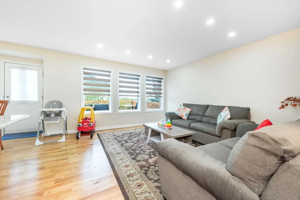 138 Panamount Crescent NW Calgary AB T3K 5L7