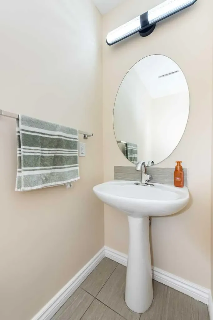 138 Panamount Crescent NW Calgary AB T3K 5L7