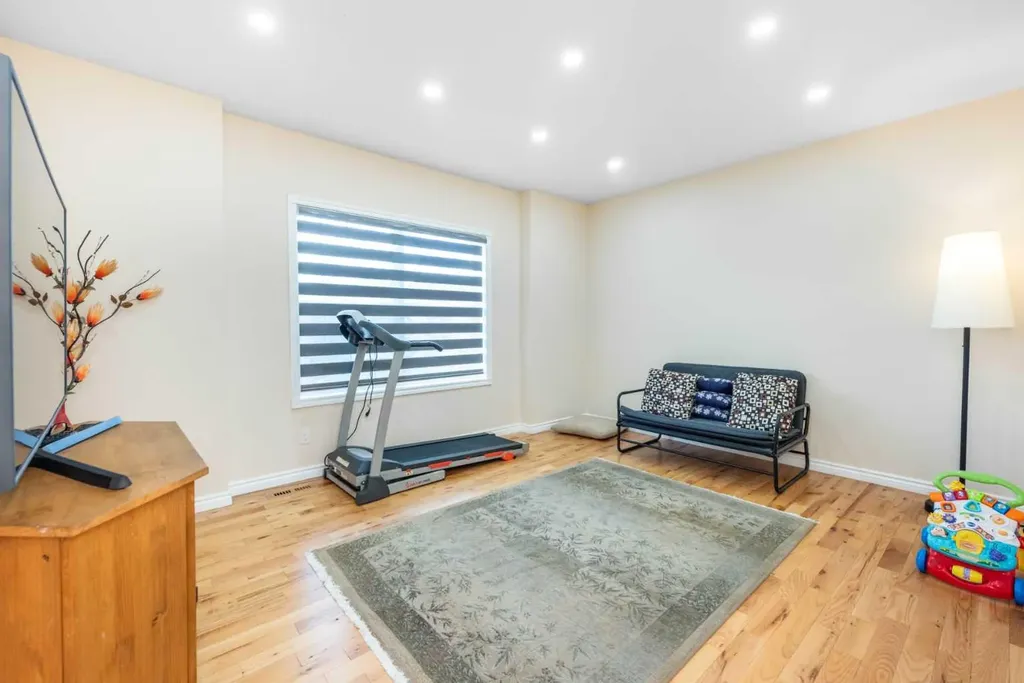 138 Panamount Crescent NW Calgary AB T3K 5L7