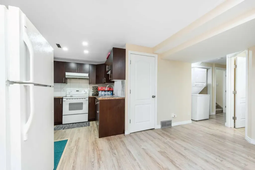 138 Panamount Crescent NW Calgary AB T3K 5L7