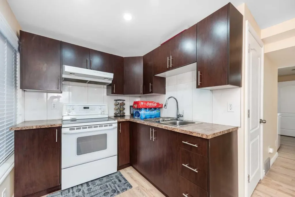 138 Panamount Crescent NW Calgary AB T3K 5L7