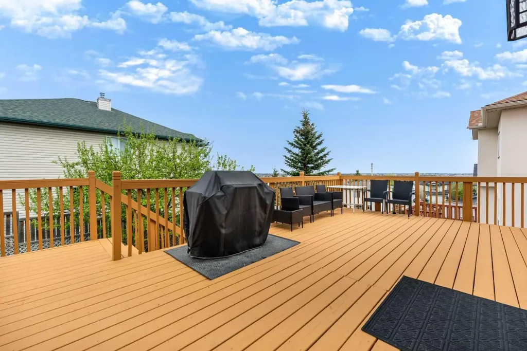 138 Panamount Crescent NW Calgary AB T3K 5L7