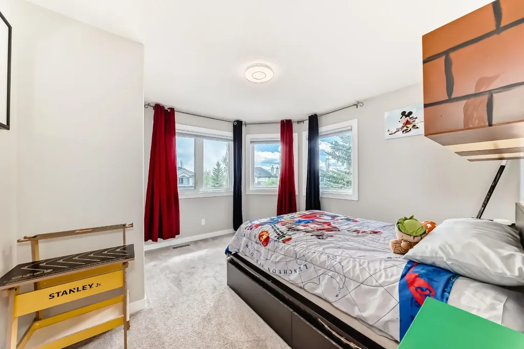 135 Crystalridge Court Okotoks AB T1S1X7