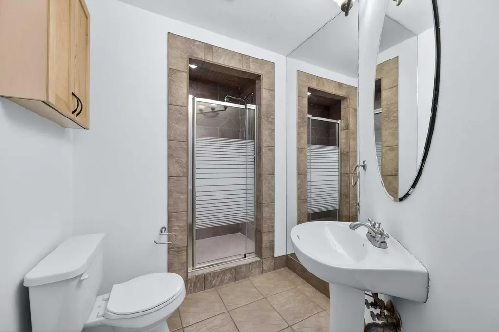 717 4a Street NE Calgary AB T2E 3W1