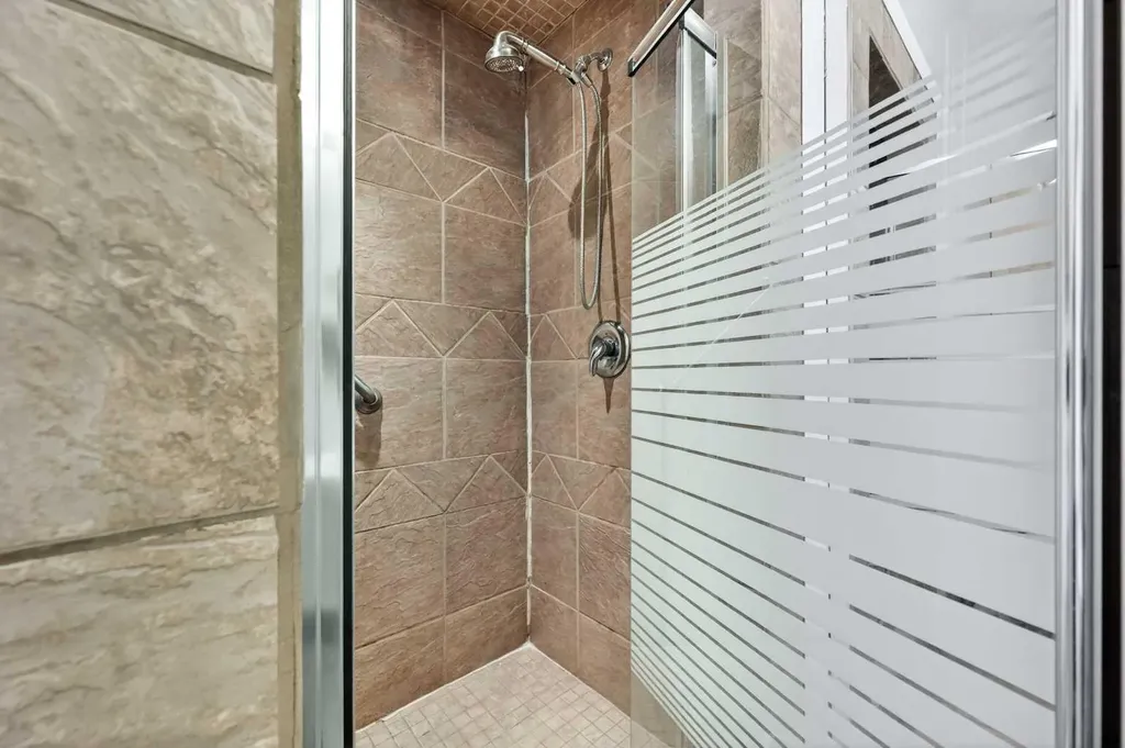 717 4a Street NE Calgary AB T2E 3W1