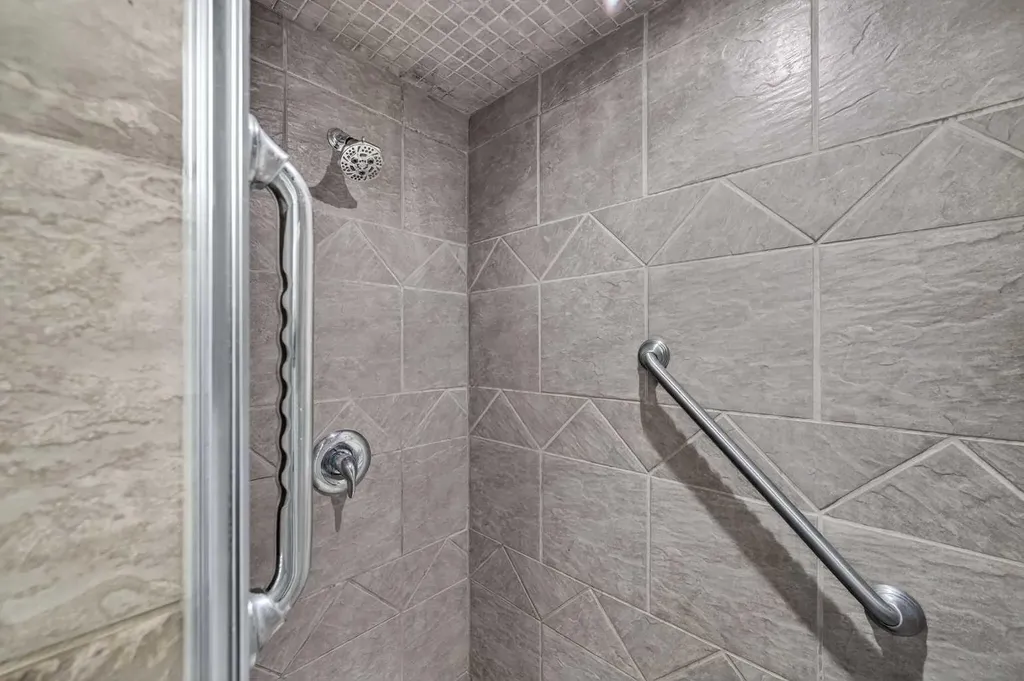 717 4a Street NE Calgary AB T2E 3W1