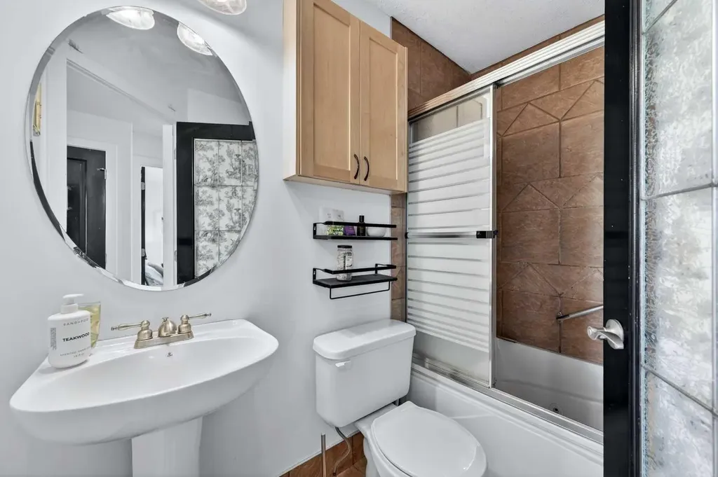 717 4a Street NE Calgary AB T2E 3W1