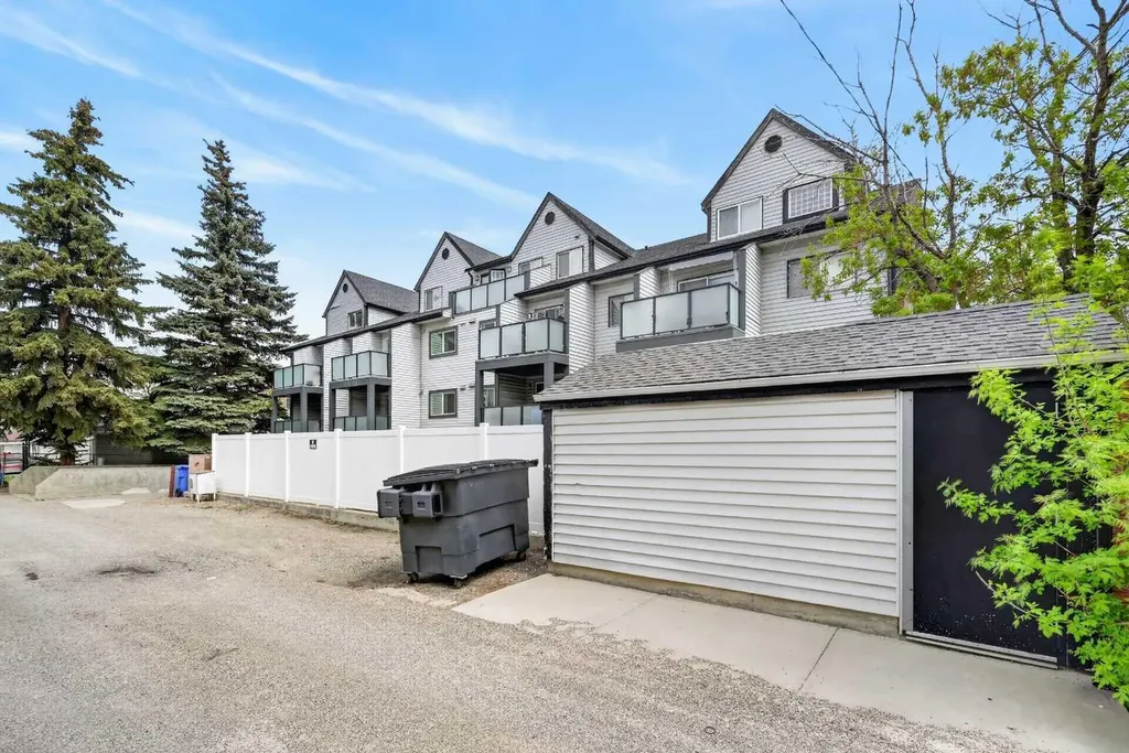 717 4a Street NE Calgary AB T2E 3W1