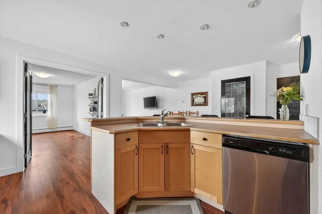 717 4a Street NE Calgary AB T2E 3W1