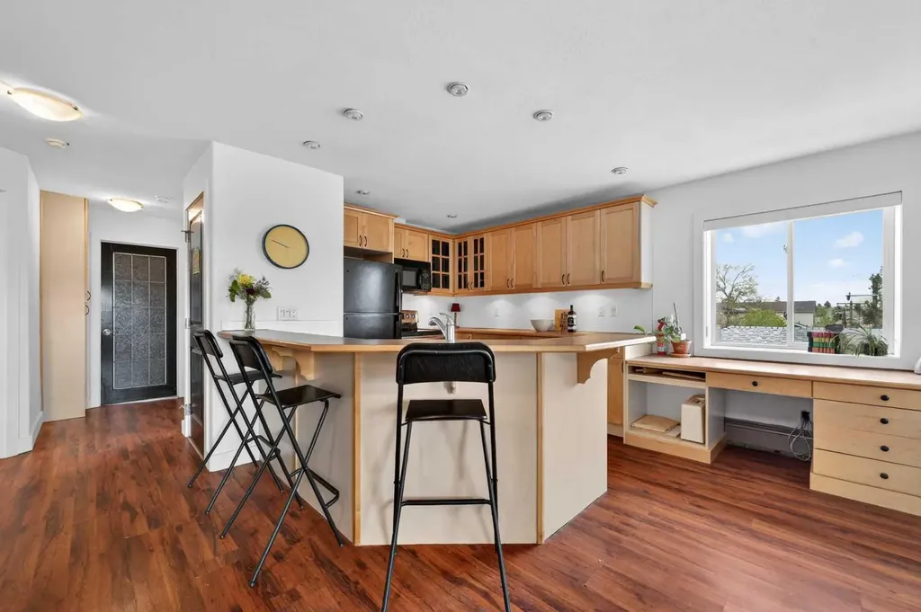 717 4a Street NE Calgary AB T2E 3W1
